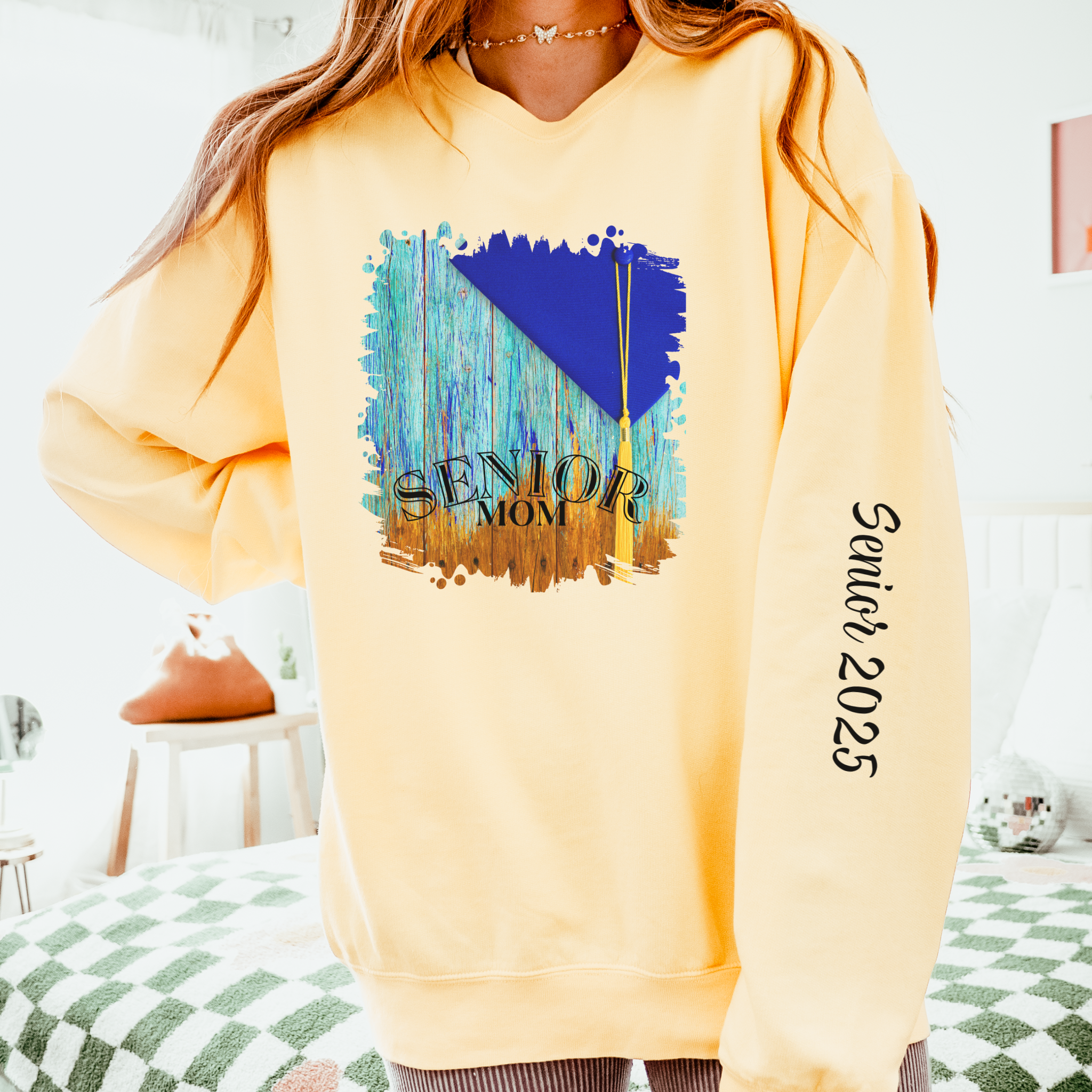Senior Mom, 2025 Graduation, Unisex Lightweight Crewneck Sweatshirt